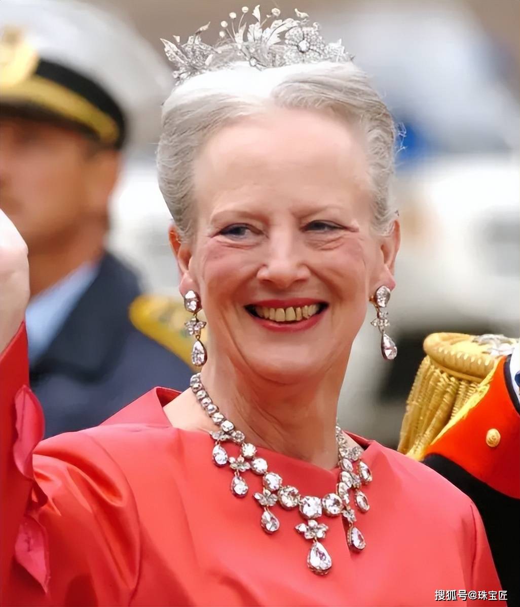 世界上最后一位女王退位!78岁为自己设计棺材超长待机52年成行走的珠宝箱开云网站 Kaiyun(图50)
