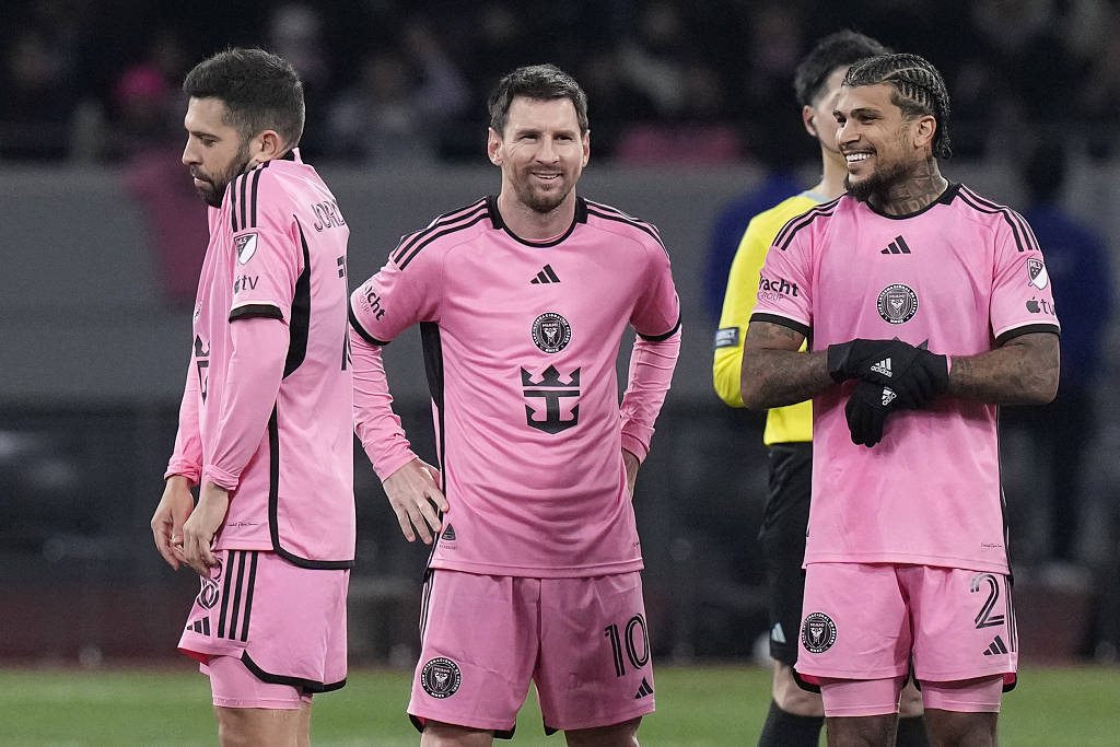 原创             主办方退款，梅西拒道歉，阿根廷国家队宣布决定，球迷：站还是跪