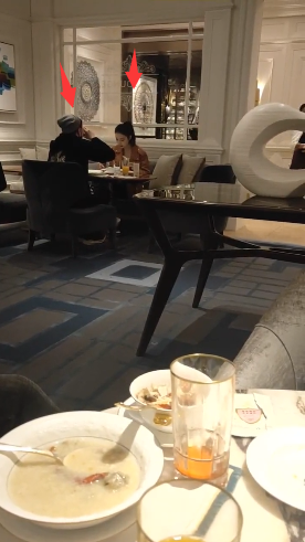 原创潘玮柏火锅店开业携老婆现身，等候上车默契足，宣云晒夫妻照宣传