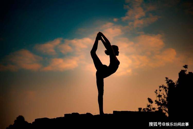 女生为什么腰斩也要学习瑜伽？网友：为了爱情价更高米乐 M6！(图1)