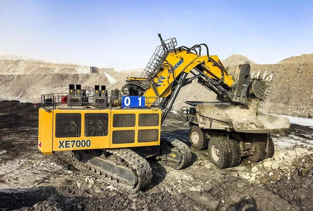 天博【一周了解一款矿山机械】一铲60吨！徐工XE7000液压挖掘机(图5)