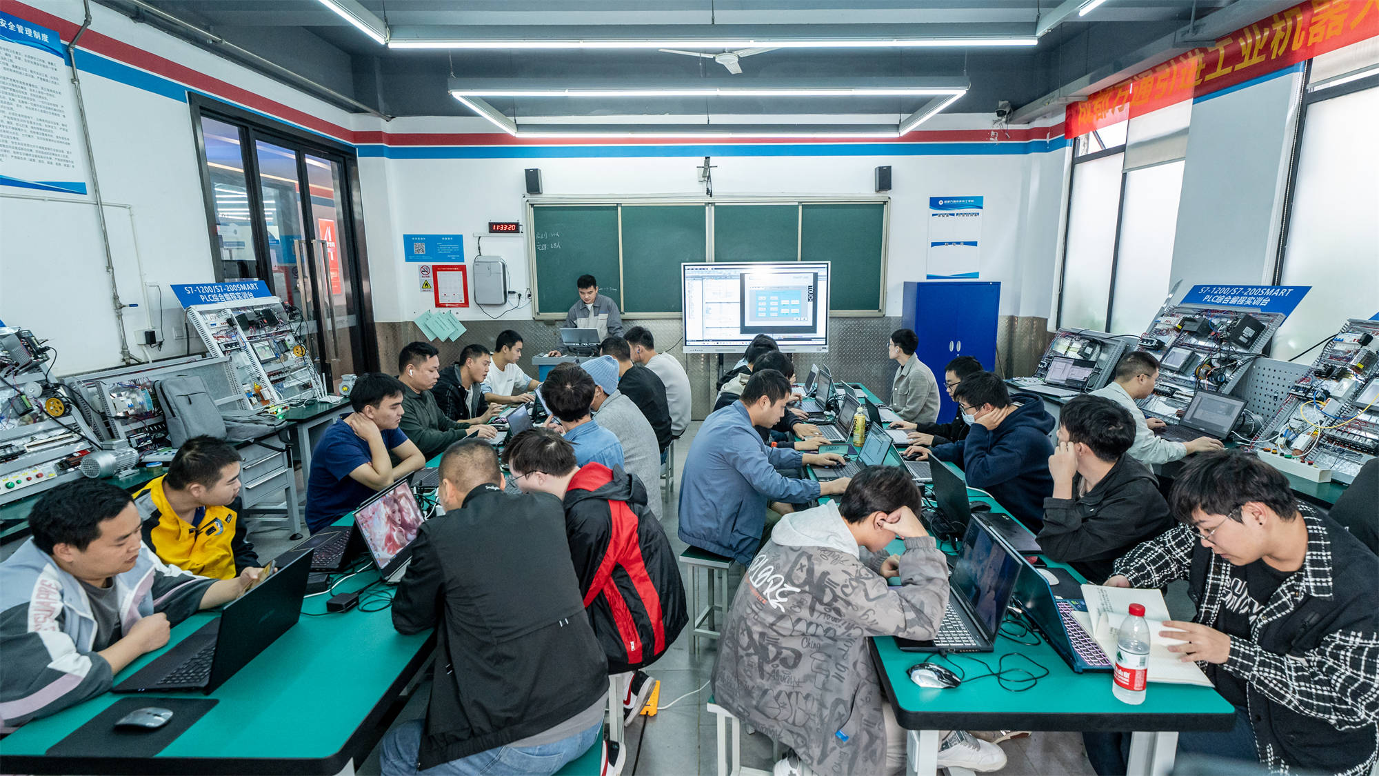 plc电气工程师能拿多少工资？