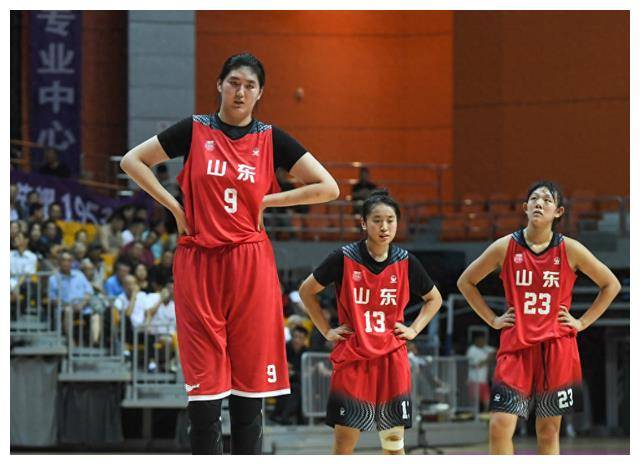 中国女篮15岁2岁超级新秀，陈楠亲自指导　沸腾！