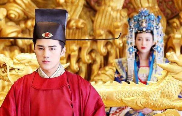 1012年成为皇后的刘娥，善于处理皇宫事务，并给赵恒很大的治国理政的帮助