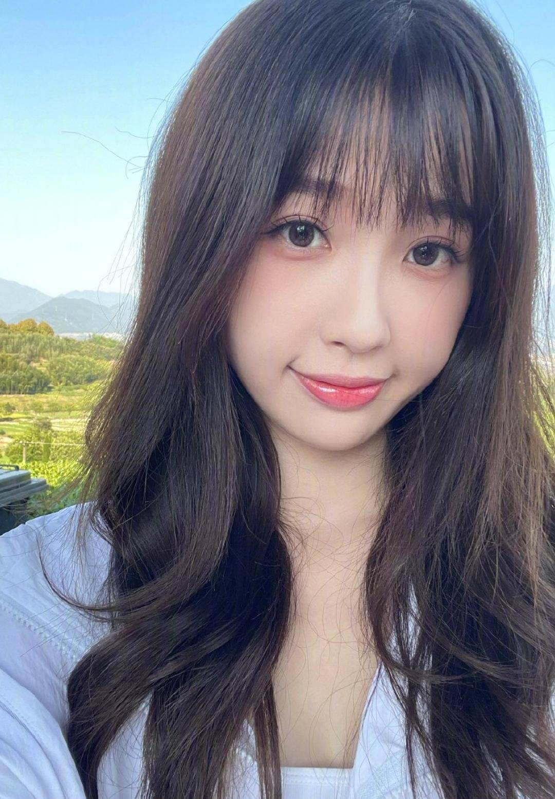 原创虞书欣新戏还没播就组cp营业，晒与张彬彬合影，贴脸、搂肩氛围感拉满