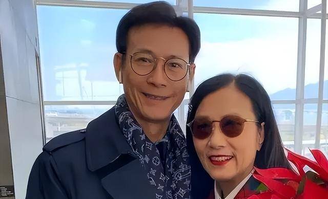 原创郑少秋夫妇痛失爱女！证实长女自杀，遗产归生母，令人悲痛欲绝
