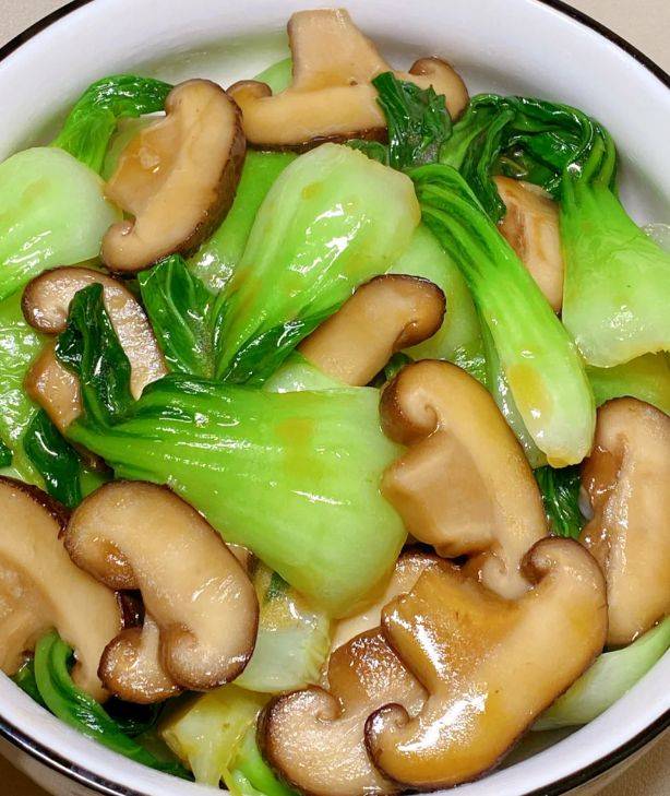 简单又美味，香菇炒青菜成为家常新宠！
