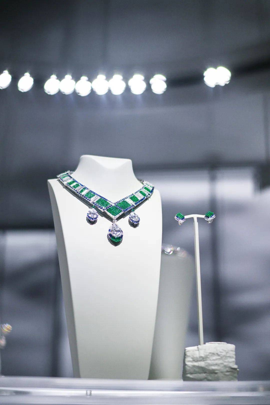 ���ڡ��˼��ɾ���������ű�����,���Ա�ʯΪʲô���˳���?