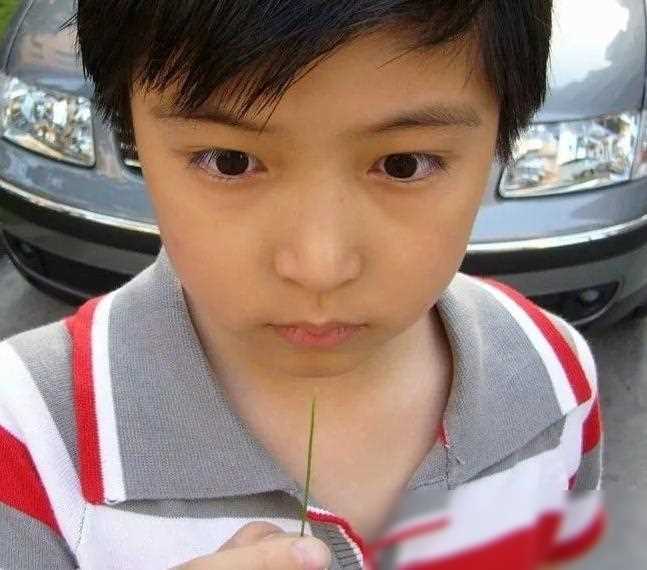 原创童年男神左溢发声：不希望与男性配对，为何道歉后又删博？