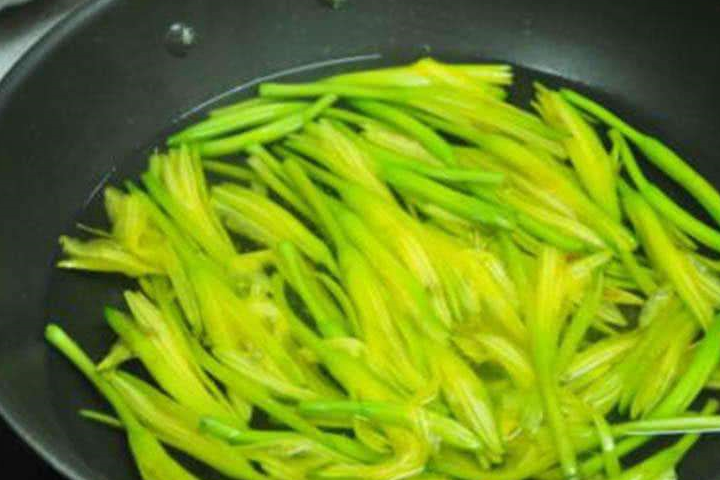 炒前需先焯水的4种蔬菜，直接下锅炒是不对的，怪不得难吃不易熟