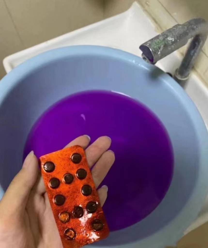 重，比如肛裂溃烂，坐浴时最好放些高锰酸钾消毒片，这样才能有效杀菌！除了上面提到的方法，我还特别注重排