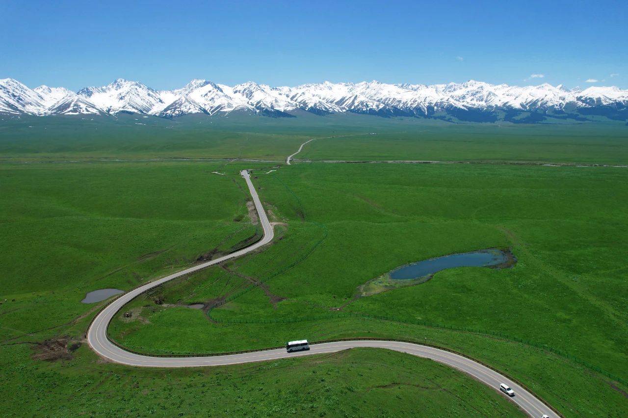 新疆与俄罗斯蒙古交界有个州，面积比两个韩国还大，风景不输瑞士