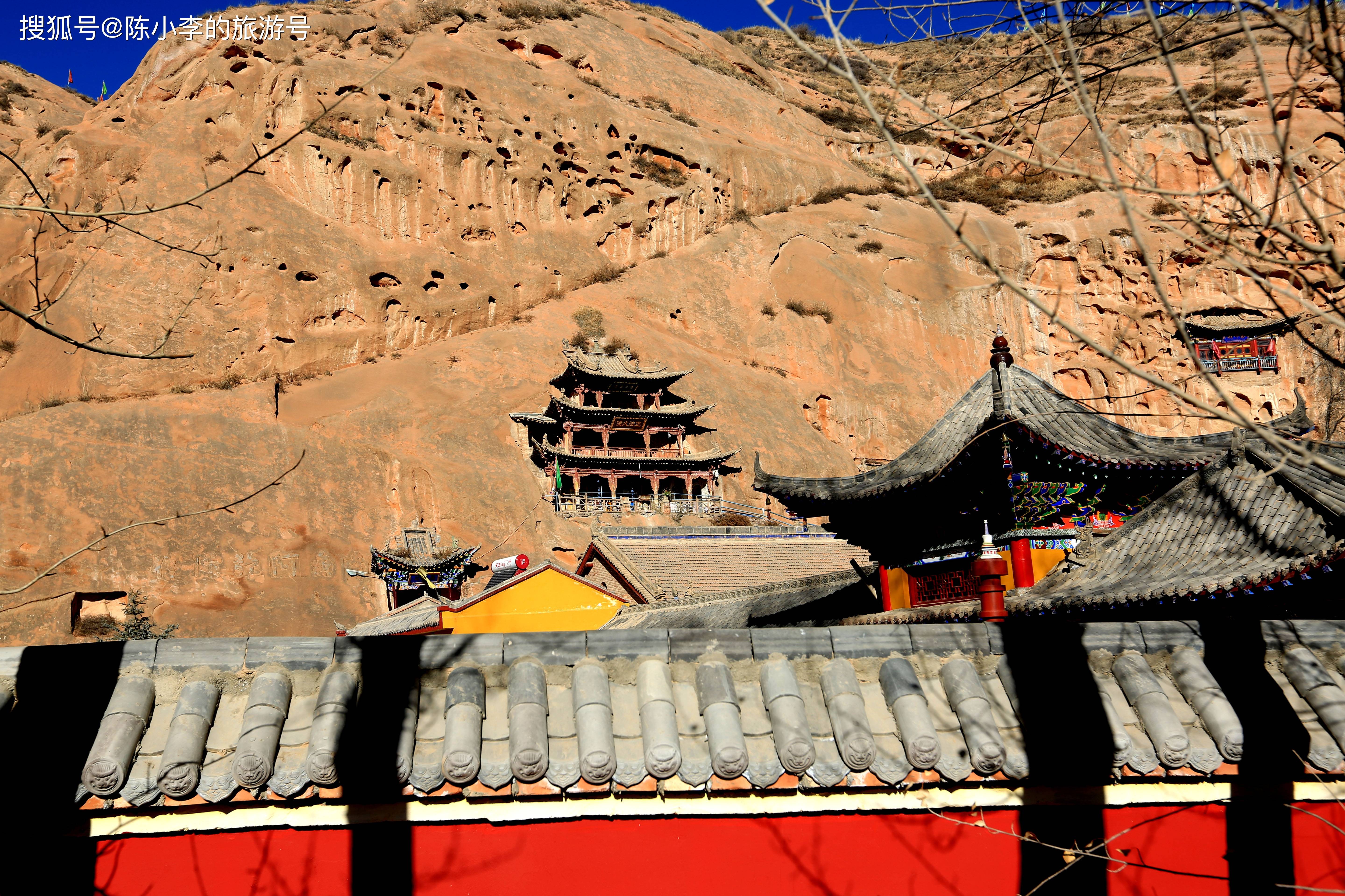 甘肃马蹄寺，修建在悬崖峭壁上的千年古刹，绝对的世界级风景！