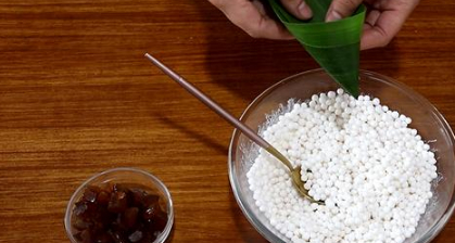 吃腻了糯米粽子，用西米做水晶粽子，提高一下生活的档次吧！
