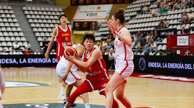 中国女篮首战险胜土耳其，两大主力球员复出助力欧洲拉练开门红