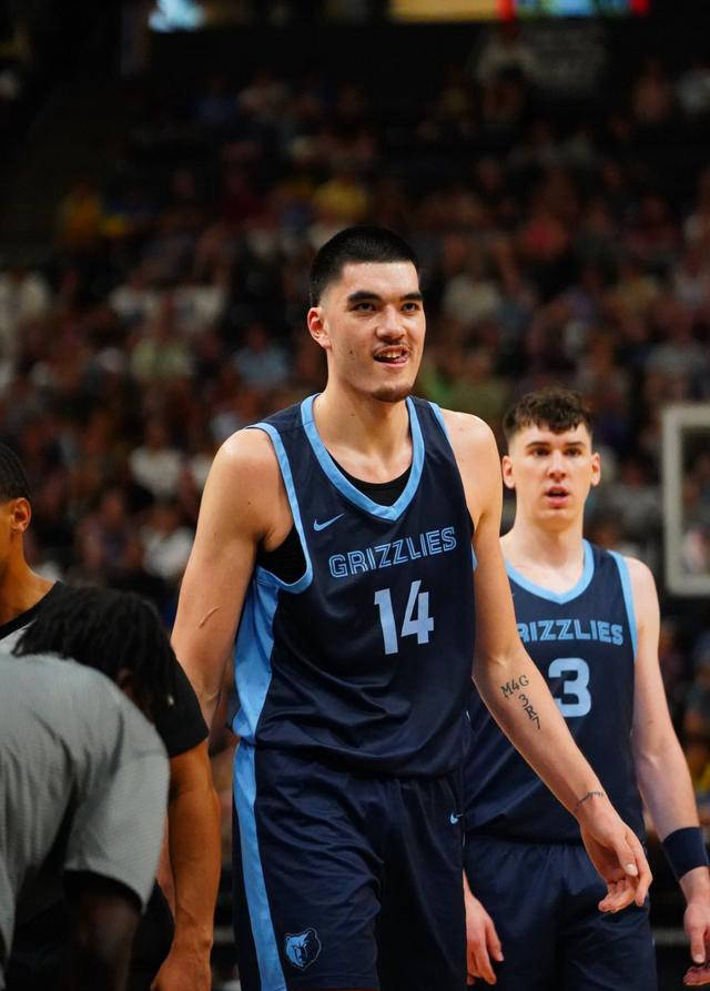 欧洲篮球联赛中文网__赛程比分+球队资讯+盘口分析华裔新秀在夏季联赛展现出色表现遗憾无缘中国男篮