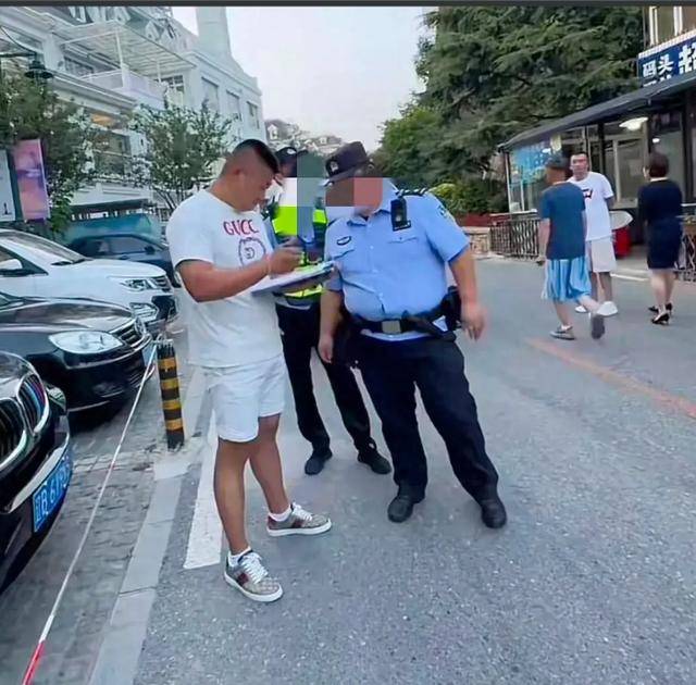 大网红文龙在大连被锁车后续,饭店老板慌了,处理惹争议当地回应-文龙哪一集喜欢安娜