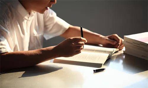 乐鱼体育- 乐鱼体育官网- APP世界杯指定平台国外留学费用排行榜一探各国家留学成本！