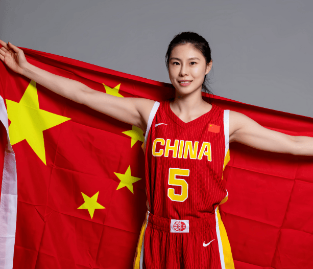 泪目！中国女篮28岁关键女王晒奥运球场照：巴黎，愿一往无前
