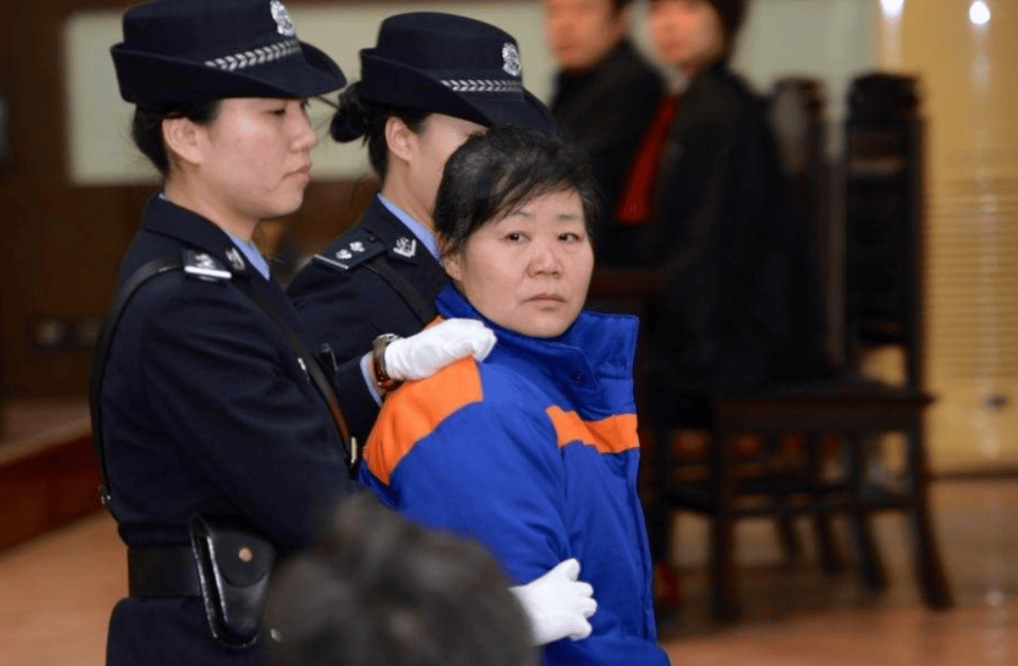 原创产科主任是人贩子，欺骗家长卖26个婴儿，判死刑也没说孩子下落