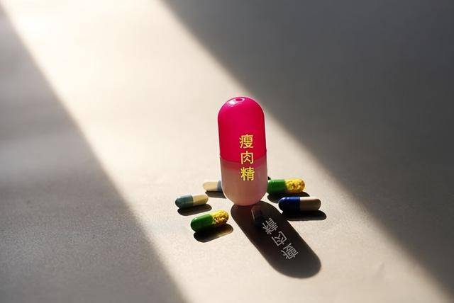 减肥药有什么副作用：1、**嗜睡之困**：它如同无形的枷锁，悄然间将你的