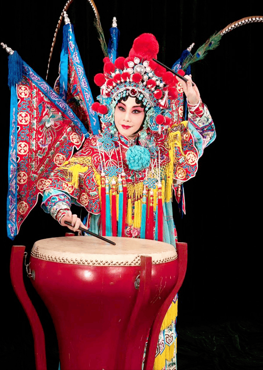 京剧美人董圆圆：名家父母都已去世，她60岁仍未婚单身