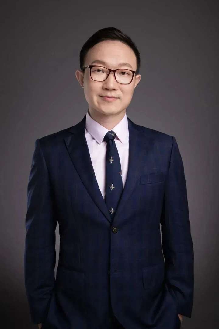 李飞■ 华智微光创始人■ 企业可持续发展战略专家■ 14年华为工作经验背