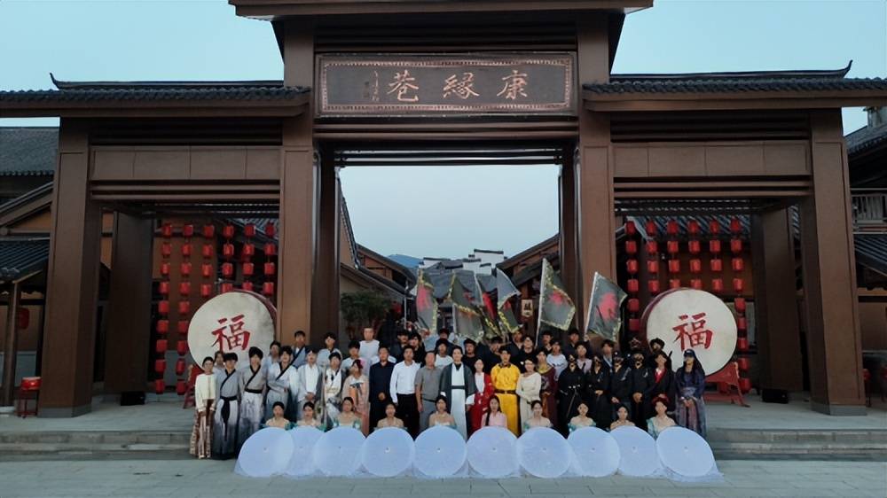 一秒穿越古代街巷！茅山电影小镇成为游客与影视人的梦幻打卡地！