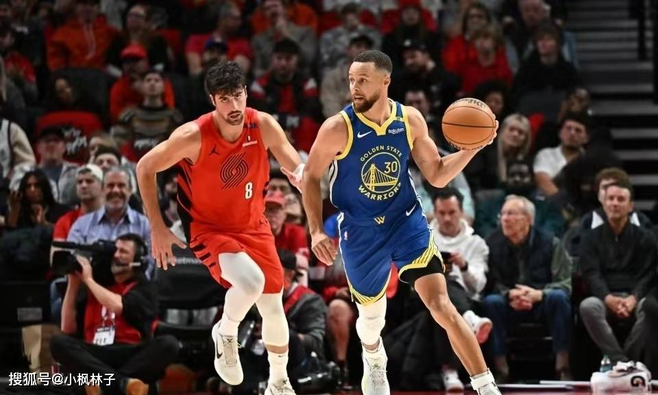 NBA常规赛：勇士大胜开拓者，库里三节打卡准三双希尔德22分维金斯20分