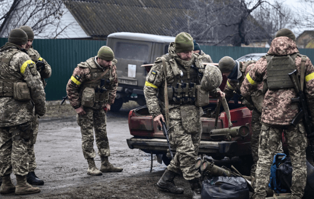 打了2年多，普京终于发现，“内鬼”在身边！大批武器运往乌克兰