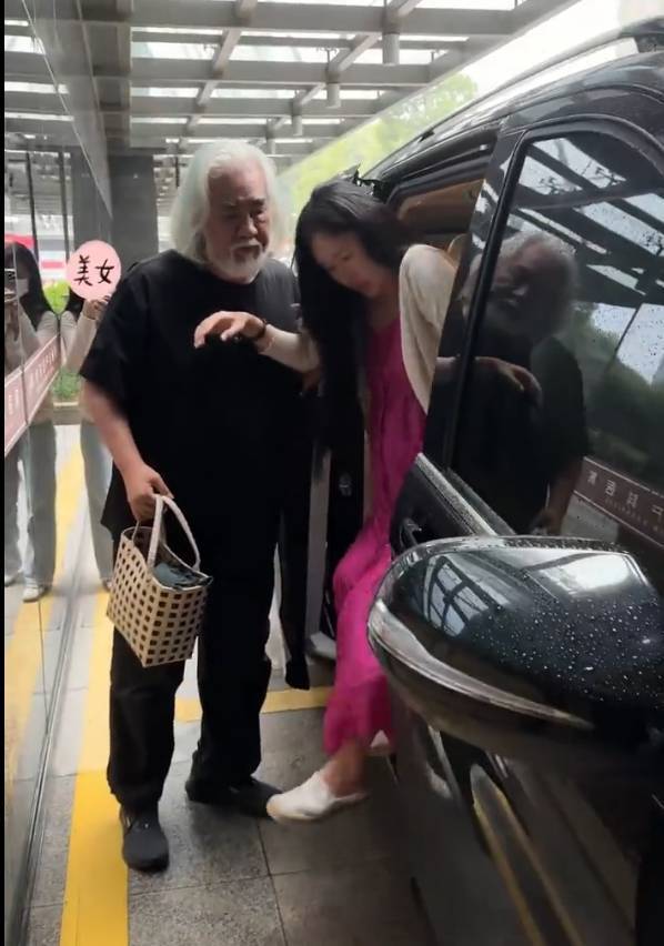 张纪中说70岁正是拼搏的年纪 鼓励大家撸起袖子加油干