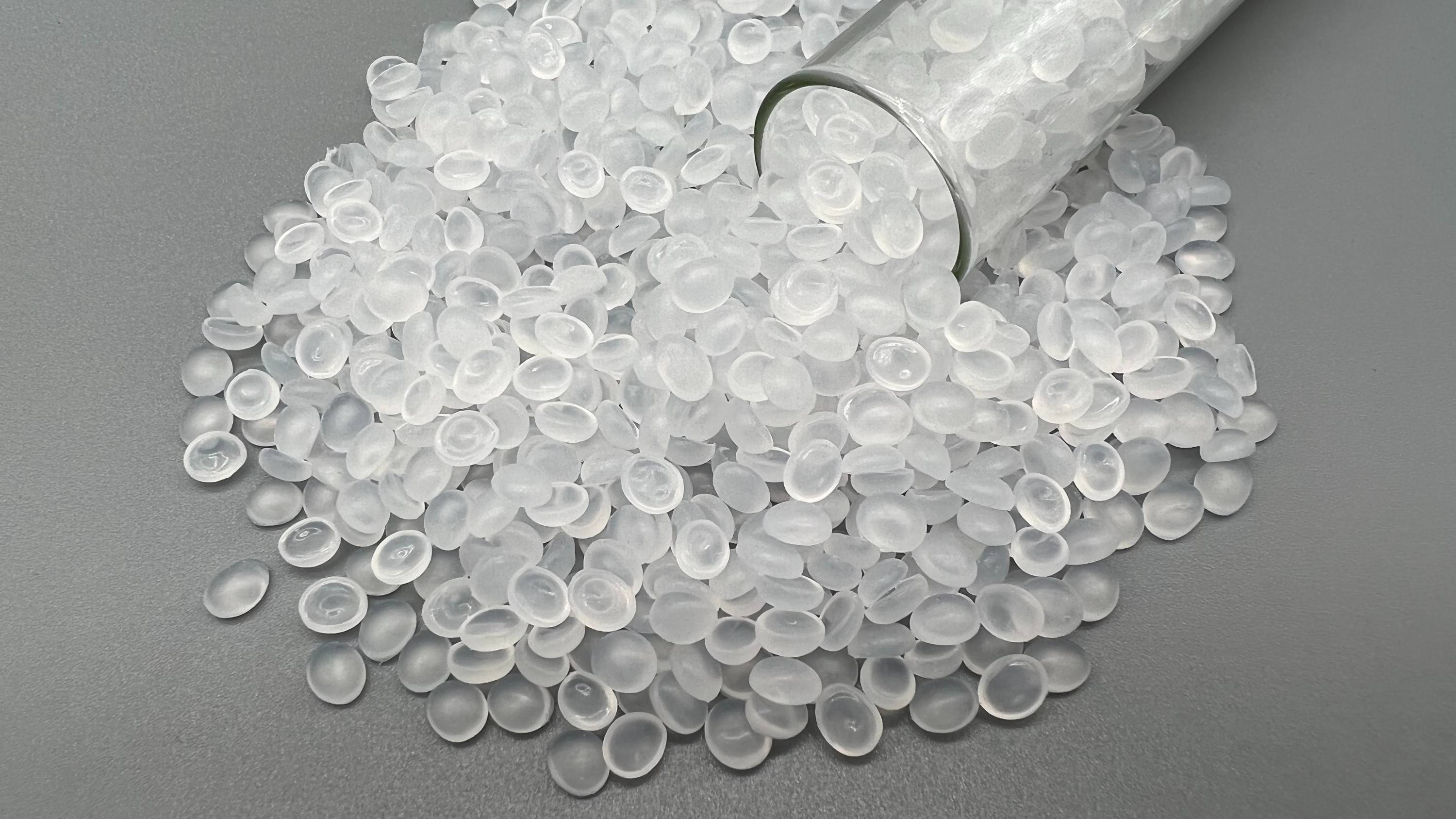 通常采用聚乙烯（pe）或聚丙烯（pp）等材料，这些材料本身的成本较高。pe