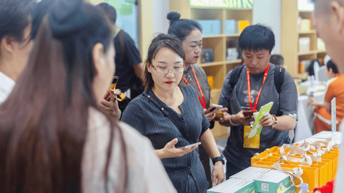 PG电子平台福州茉莉花茶在第十六届海峡两岸茶业博览会上大放异彩(图4)