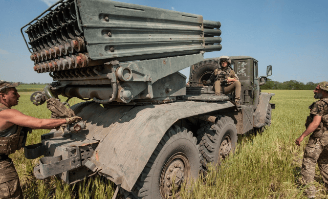 形势一触即发！俄罗斯突然火力全开，泽连斯基彻底慌了