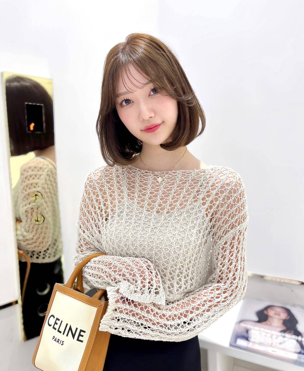 无论是走在繁华的都市街头，还是穿梭于忙碌的职场，内扣波波头都能让女