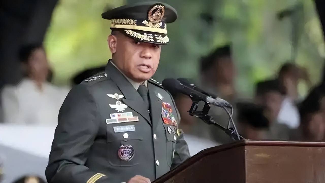 三大航母战斗群齐聚南海，菲防长通知中国，部署中导谁也管不着！