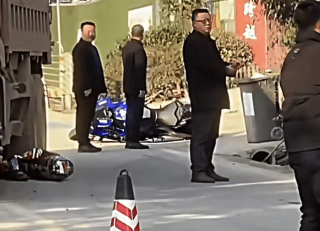 63岁机车博主李波因车祸离世，摩友：遇转弯渣土车避让不及