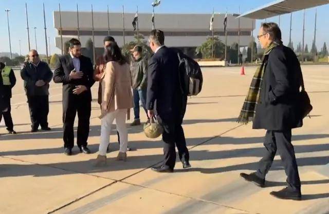 叙利亚过渡政府模糊处理德国女外长照片,这真是…… 叙利亚过渡政府模糊处理德国女外长照片,这真是……