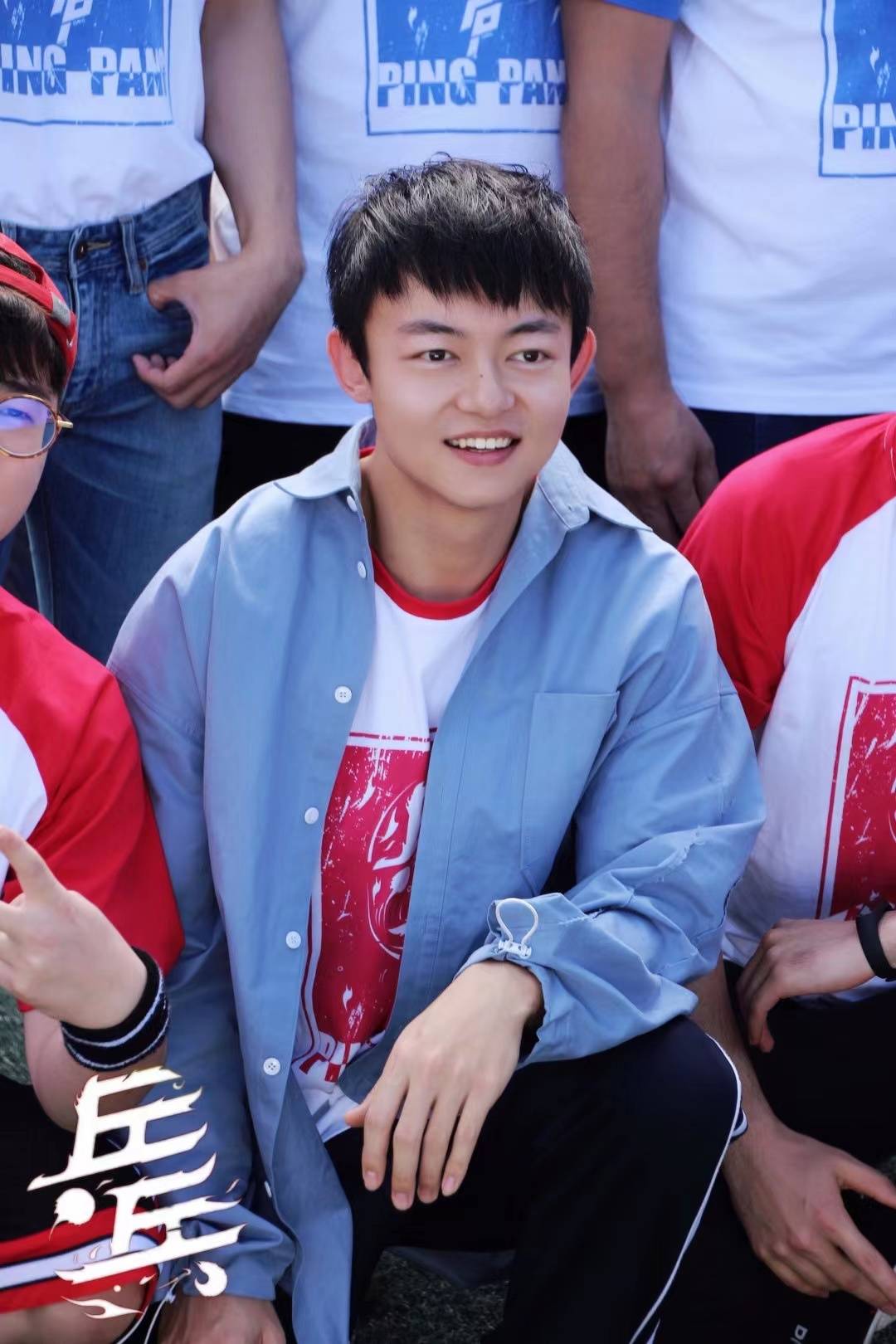 蹭热度洗白而已。这一风波,让万国鹏深刻体会到了娱乐圈的复杂和残酷。不过娱乐圈的竞争,如同一场残酷的马