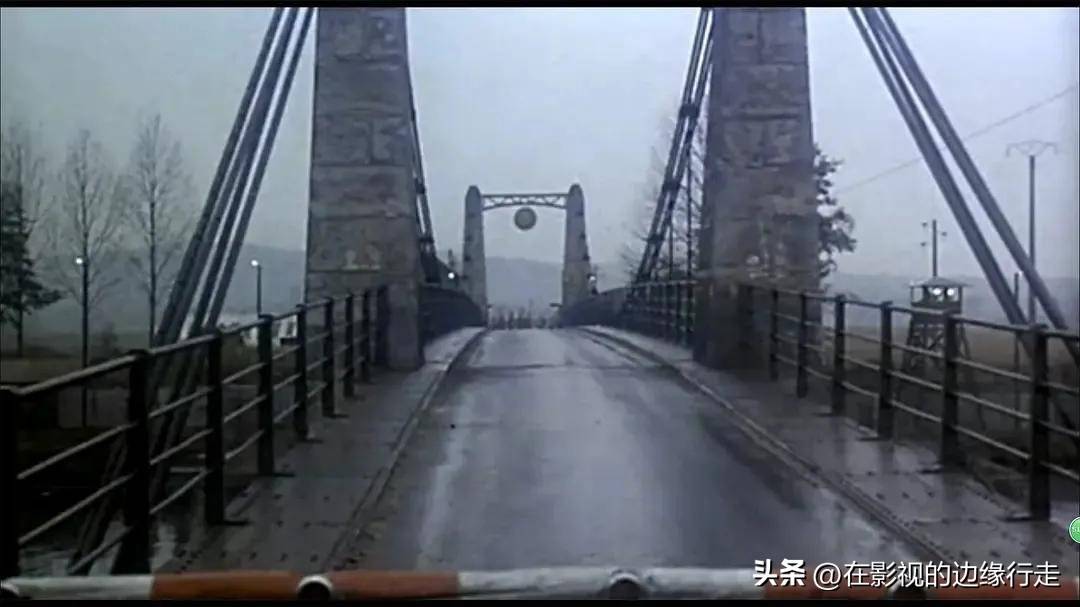 电影的结局，更是全片中最感人、最能体现深刻主题的部分，格林尼克桥上