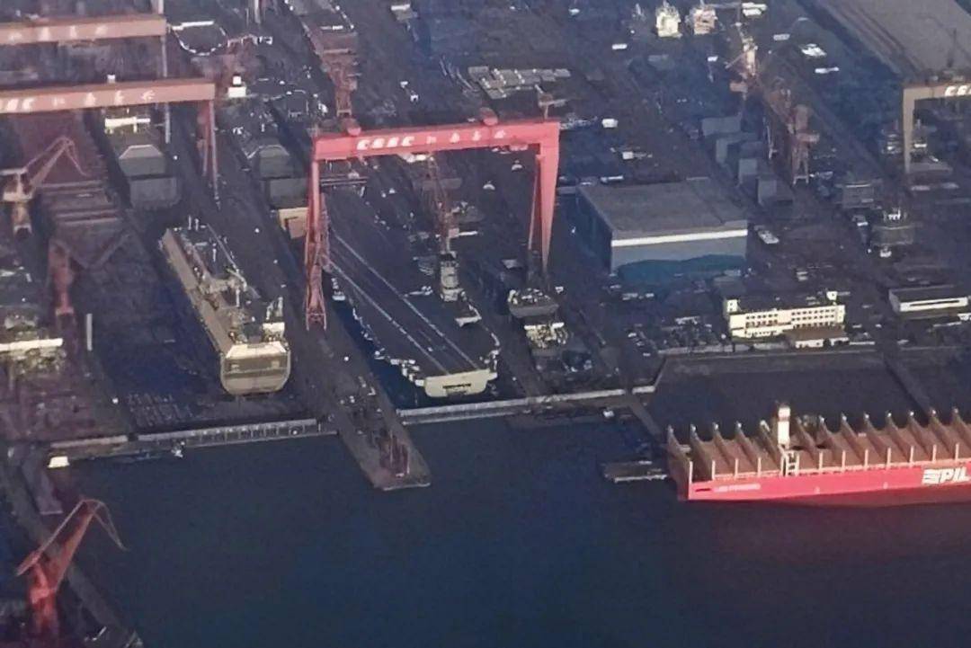 解放军官宣重磅消息：福建舰即将入列，美军担心的事终于发生？