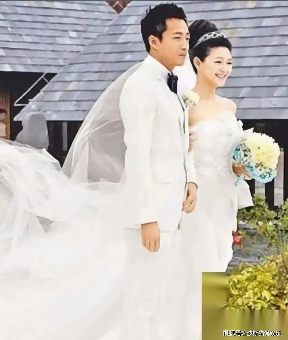 手臂有针孔穿白色婚纱下葬？大S去世后“3大传言”发生反转威客电竞登录(图12)