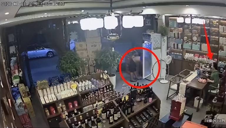 后续男子火烧前女友烟酒店行拘10天聊天记录纵火原因曝光(图2)