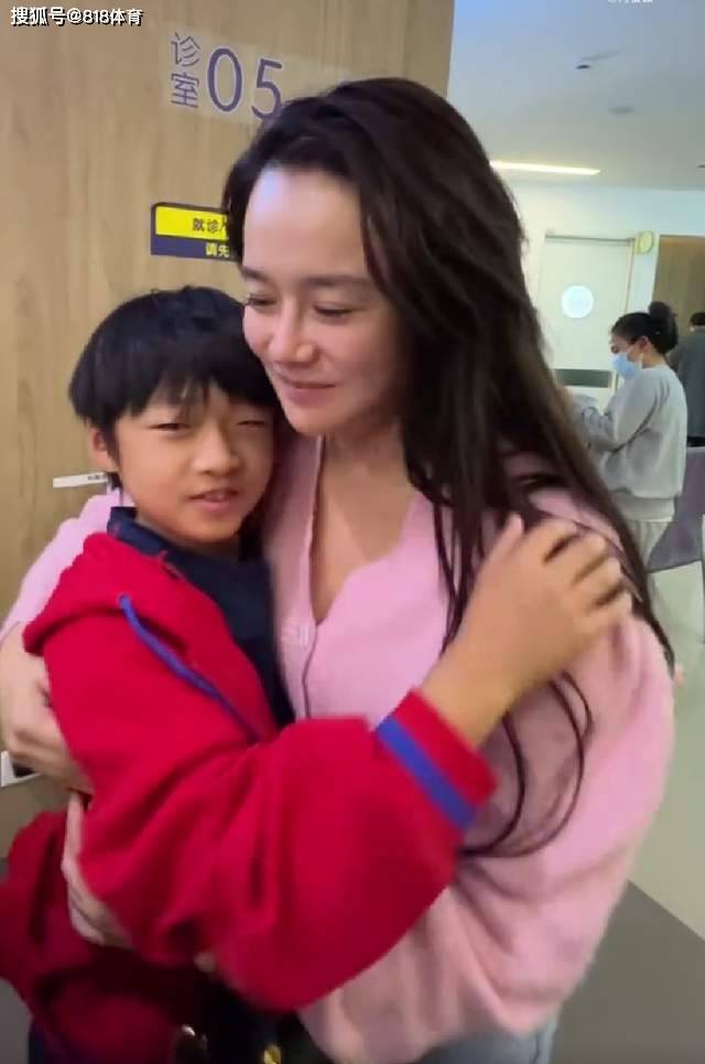 冉莹颖回应给儿子打生长激素：3个月凤凰联盟平台干预治疗 老二身高长了24厘米(图1)