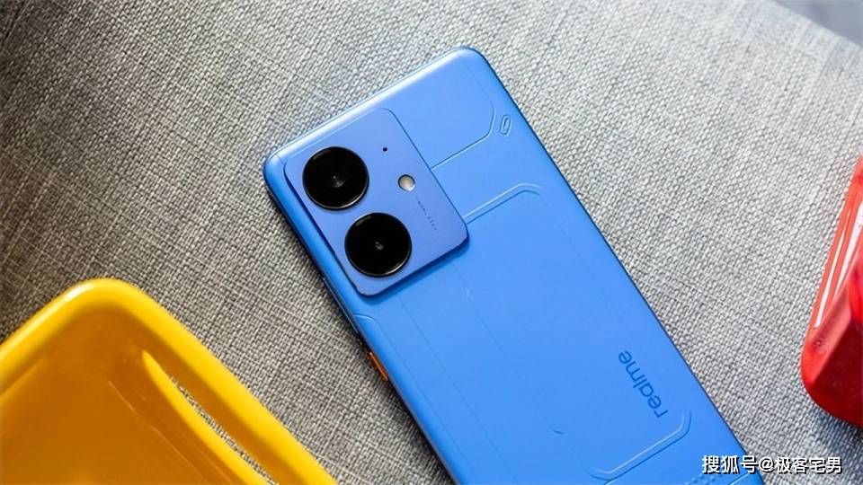 手机行业诞生“新黑马”7000mAh+80W仅售179星空体育网址9元还变相降价(图3)