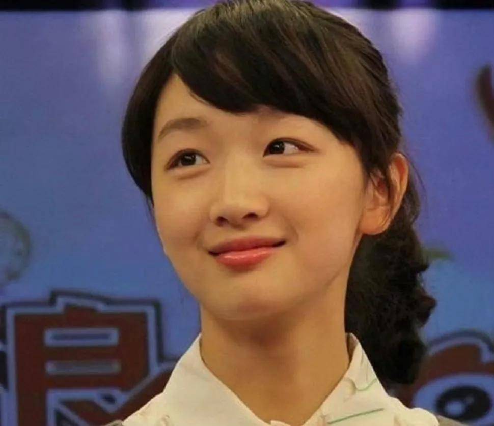 原创周冬雨成功“改头换面”，曾经的冬瓜脸，现在大变样