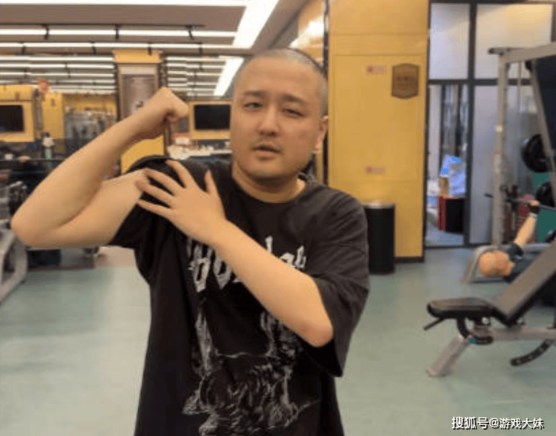 贝搏体育下载笑笑脑梗后开始注意身体坚持健身3个月亮出肌肉却被网友嘲讽(图5)