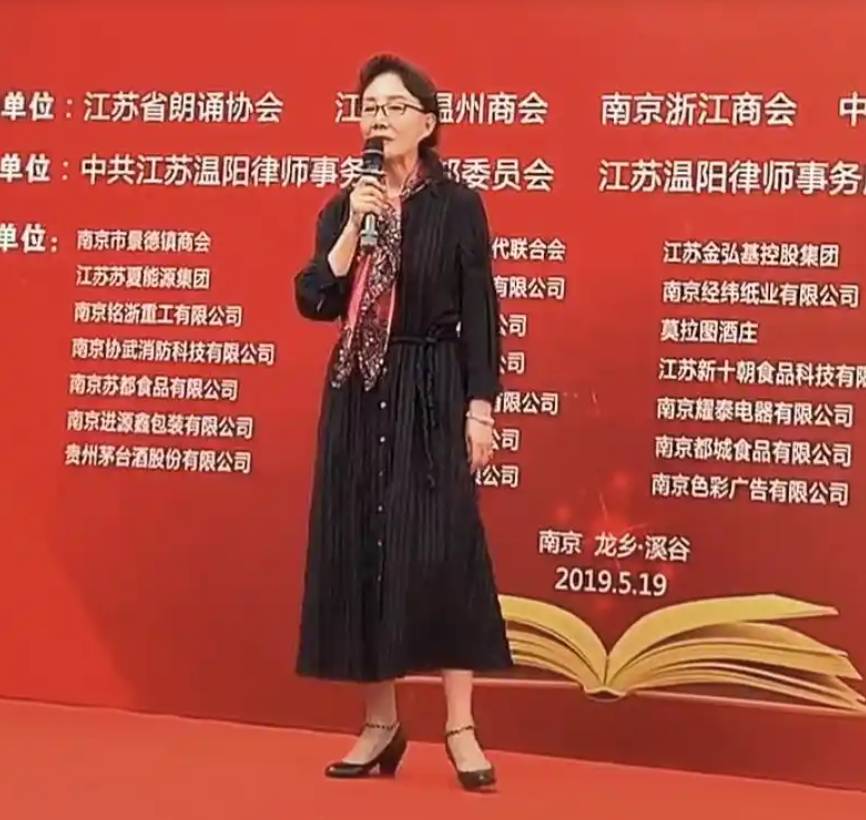 噩耗！国家一级演员高英病逝，晚年生活照曝光身形暴瘦，享年69岁