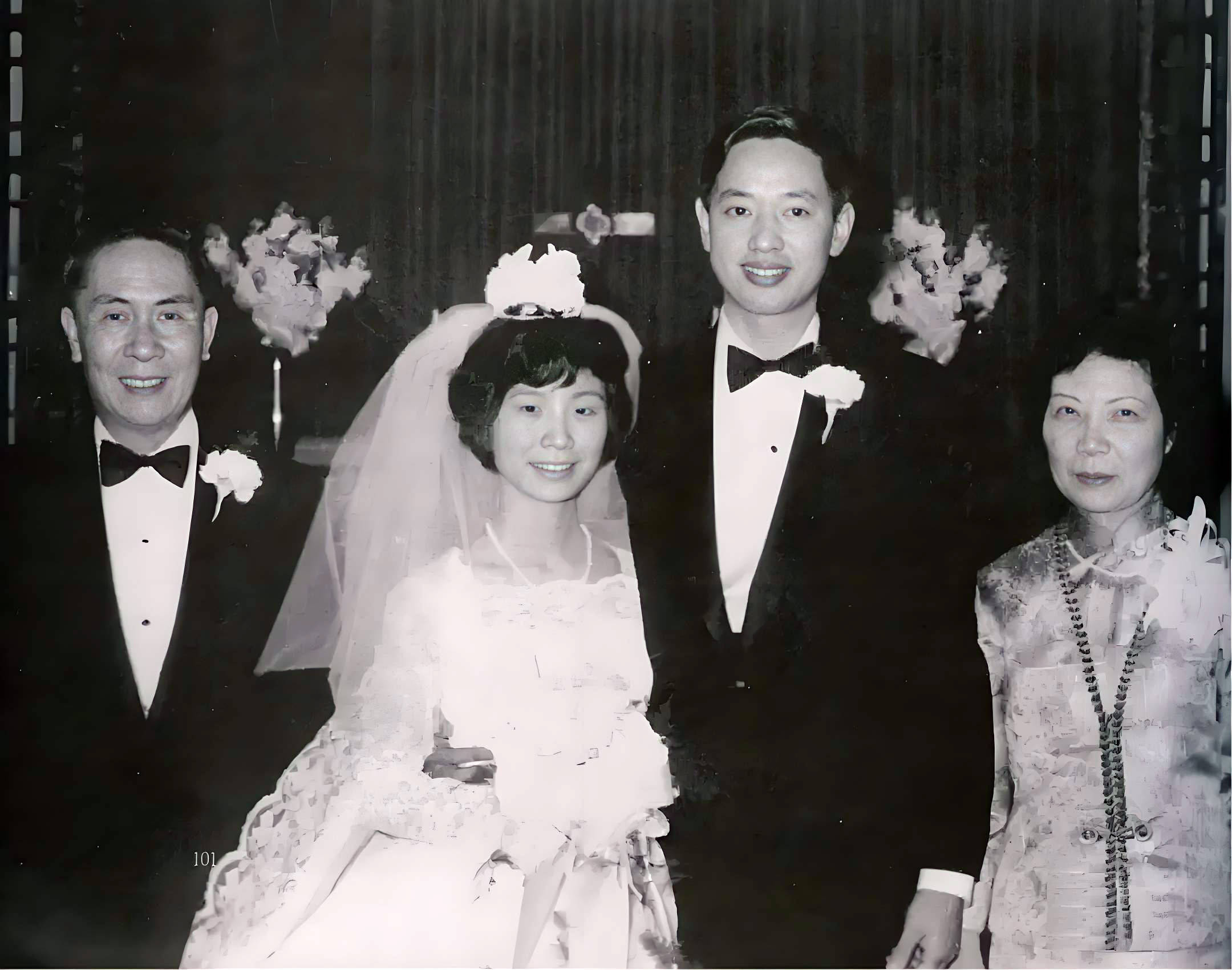 （1969年1月18日，马思聪夫妇在女儿马瑞雪和女婿吉承凯的婚礼上）1982年，