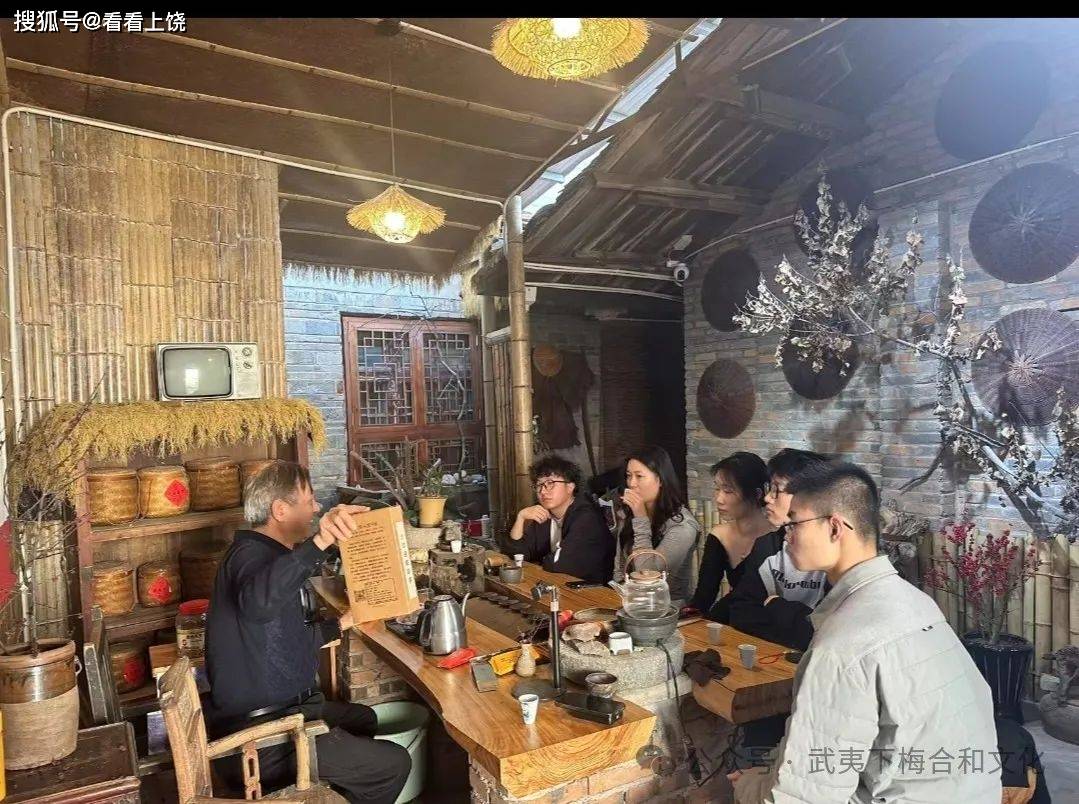 必赢平台齐忠富：福建武夷山万里茶道起点有个民间馆长 接待日免费送票广受欢迎(图2)